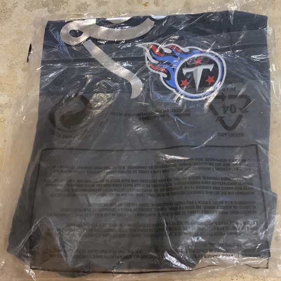 NWT TENNESSEE TITANS CHILD SHIRT 6/6X GIRLS - Picture 4 of 4